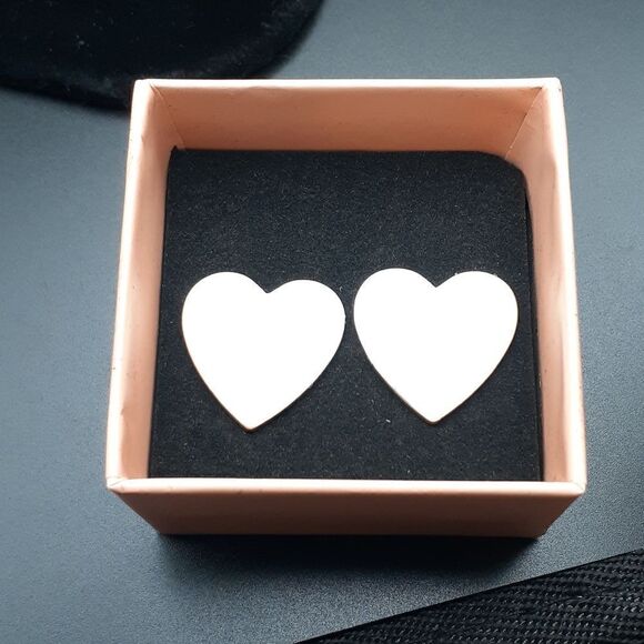 New Heart Stud Earrings New In Box - Picture 1 of 2